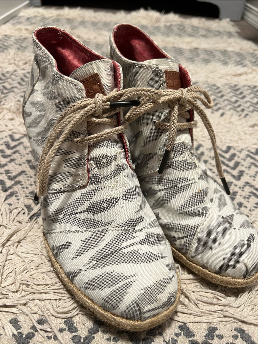 Toms Women's Ankle Booties in Light Gray Camo with Red Lining